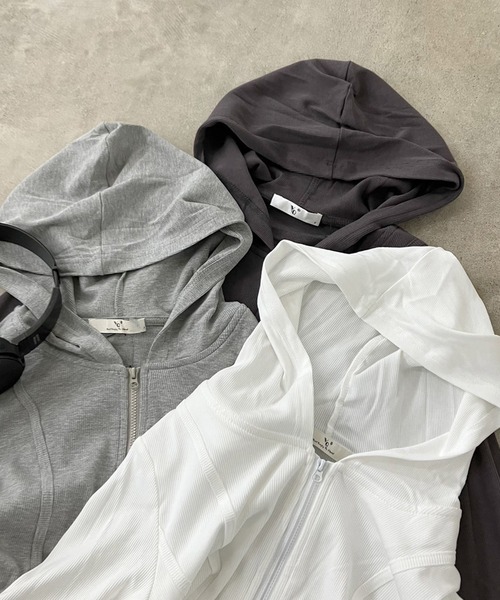 non-hedge(ノンヘッジ)の「切替ジップショート丈パーカー(パーカー・レディース・チャコールグレー/グレー/オフホワイト・FREE)」の8枚目の写真