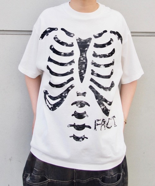 WHO'S WHO gallery(フーズフーギャラリー)の「【2サイズ/UNISEX】COOPER FACTボーンTEE(Tシャツ/カットソー・レディース・ホワイト/ブラック/ブラウン・LARGE/MEDIUM)」の2枚目の写真