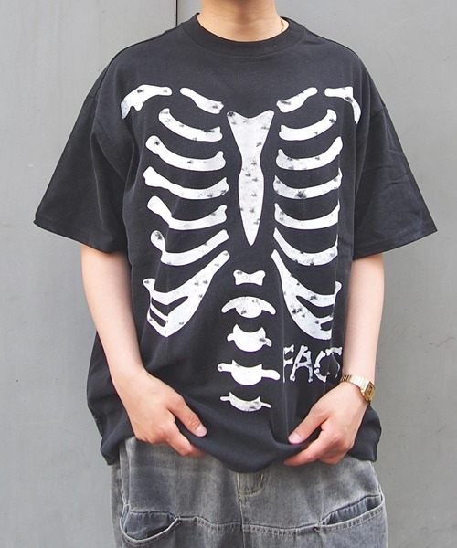 WHO'S WHO gallery(フーズフーギャラリー)の「【2サイズ/UNISEX】COOPER FACTボーンTEE(Tシャツ/カットソー・レディース・ホワイト/ブラック/ブラウン・LARGE/MEDIUM)」の3枚目の写真