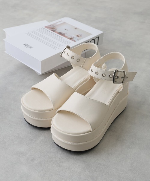 DEMETER(デメテル)の「厚底 ラインソール バックル ストラップサンダル(サンダル・レディース・ブラック/アイボリー・M/S/LL/L)」の12枚目の写真