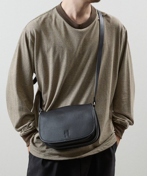 SLOW（スロウ）の「SLOW スロウ / shrink-mail bag- シュリンクレザーショルダーバッグ 牛革メールバッグ / 858S60R（ショルダーバッグ・メンズ・ブラック/チョコ/グレー・FREE）」の9枚目の写真