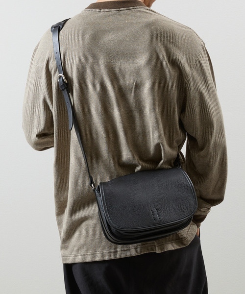 SLOW（スロウ）の「SLOW スロウ / shrink-mail bag- シュリンクレザーショルダーバッグ 牛革メールバッグ / 858S60R（ショルダーバッグ・メンズ・ブラック/チョコ/グレー・FREE）」の8枚目の写真