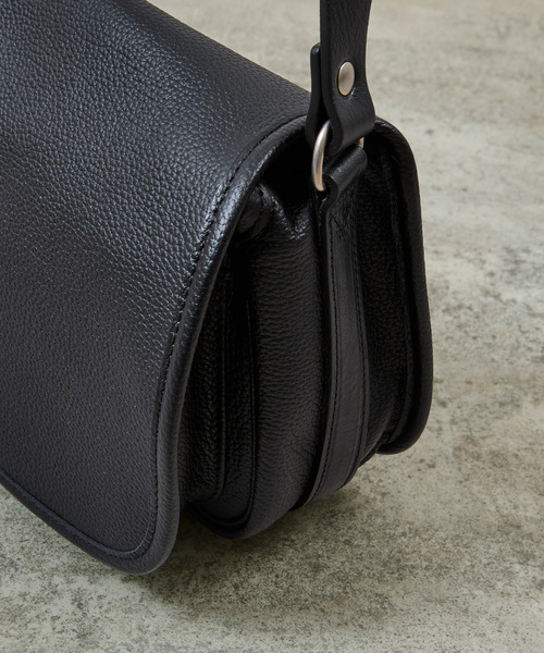 SLOW（スロウ）の「SLOW スロウ / shrink-mail bag- シュリンクレザーショルダーバッグ 牛革メールバッグ / 858S60R（ショルダーバッグ・メンズ・ブラック/チョコ/グレー・FREE）」の5枚目の写真