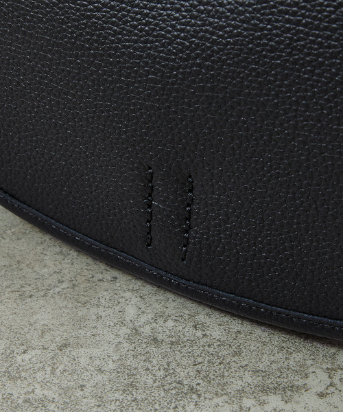 SLOW（スロウ）の「SLOW スロウ / shrink-mail bag- シュリンクレザーショルダーバッグ 牛革メールバッグ / 858S60R（ショルダーバッグ・メンズ・ブラック/チョコ/グレー・FREE）」の4枚目の写真