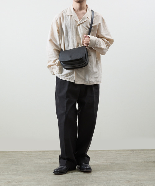 SLOW（スロウ）の「SLOW スロウ / shrink-mail bag- シュリンクレザーショルダーバッグ 牛革メールバッグ / 858S60R（ショルダーバッグ・メンズ・ブラック/チョコ/グレー・FREE）」の14枚目の写真