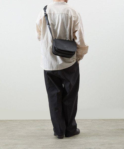 SLOW（スロウ）の「SLOW スロウ / shrink-mail bag- シュリンクレザーショルダーバッグ 牛革メールバッグ / 858S60R（ショルダーバッグ・メンズ・ブラック/チョコ/グレー・FREE）」の13枚目の写真