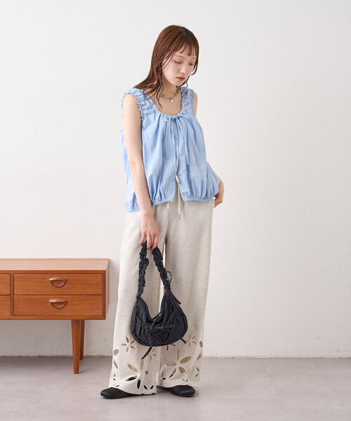 w closet（ダブルクローゼット）の「ノースリバルーンブラウス（シャツ/ブラウス・レディース・オフホワイト/ブラック/サックスブルー・FREE）」の8枚目の写真