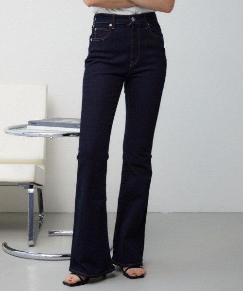 AZUL by moussy（アズールバイマウジー）の「AZUL DENIM フレアデニム（デニムパンツ・レディース・ライトブルー/ライトブラック/ブルー/ブラック/ワンウォッシュ・X-SMALL/SMALL/MEDIUM/LARGE）」の5枚目の写真