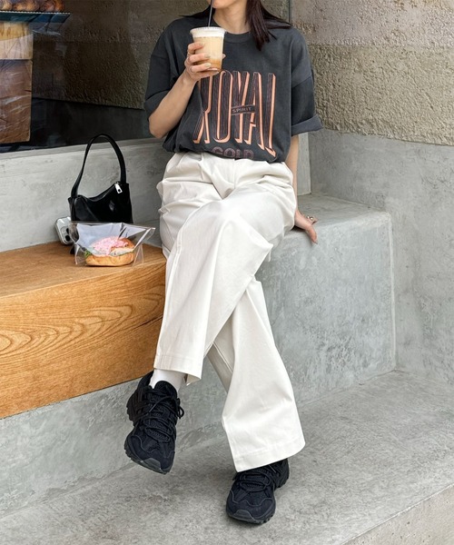 LE MORE(リモア)の「"ROYAL GOLD" ロゴTシャツ(Tシャツ/カットソー・レディース・アイボリー/チャコール・FREE)」の7枚目の写真
