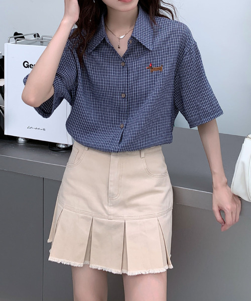 2ly2(トゥーリートゥー)の「ワンポイント刺繍がかわいい♪ヴィンテージ感チェックシャツ(シャツ/ブラウス・レディース・ネイビー・FREE)」の3枚目の写真
