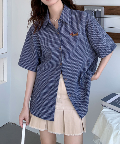 2ly2(トゥーリートゥー)の「ワンポイント刺繍がかわいい♪ヴィンテージ感チェックシャツ(シャツ/ブラウス・レディース・ネイビー・FREE)」の9枚目の写真