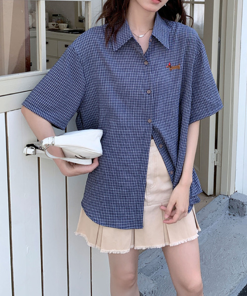 2ly2(トゥーリートゥー)の「ワンポイント刺繍がかわいい♪ヴィンテージ感チェックシャツ(シャツ/ブラウス・レディース・ネイビー・FREE)」の12枚目の写真