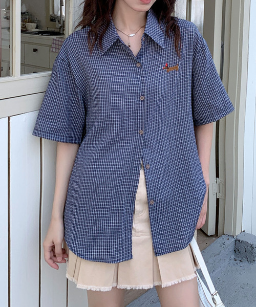 2ly2(トゥーリートゥー)の「ワンポイント刺繍がかわいい♪ヴィンテージ感チェックシャツ(シャツ/ブラウス・レディース・ネイビー・FREE)」の14枚目の写真