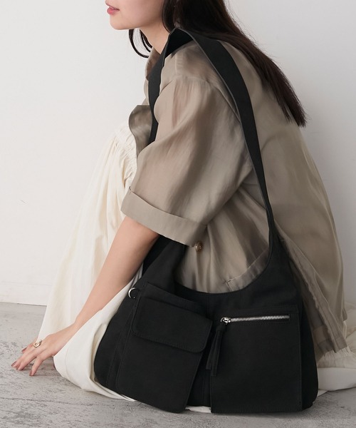 forksy.(フォルクシー)の「【forksy.】ビッグアウトポケットワンショルダーバッグ(ショルダーバッグ・レディース・ブラック/ライトベージュ・FREE)」の3枚目の写真