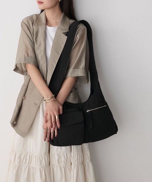 forksy.(フォルクシー)の「【forksy.】ビッグアウトポケットワンショルダーバッグ(ショルダーバッグ・レディース・ブラック/ライトベージュ・FREE)」の7枚目の写真