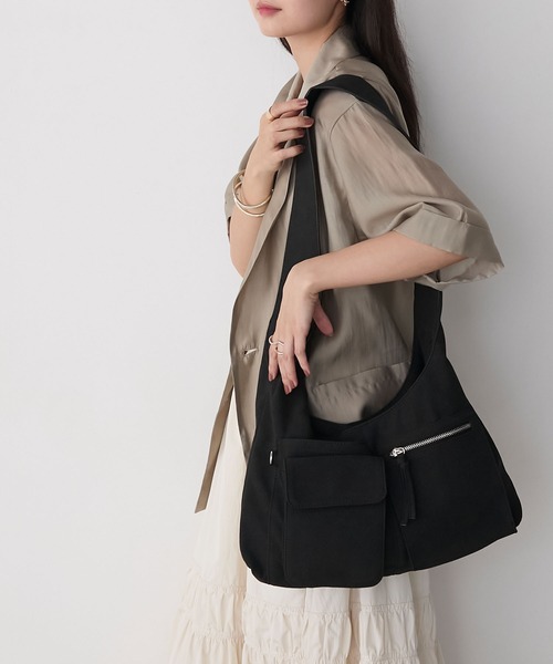 forksy.(フォルクシー)の「【forksy.】ビッグアウトポケットワンショルダーバッグ(ショルダーバッグ・レディース・ブラック/ライトベージュ・FREE)」の8枚目の写真