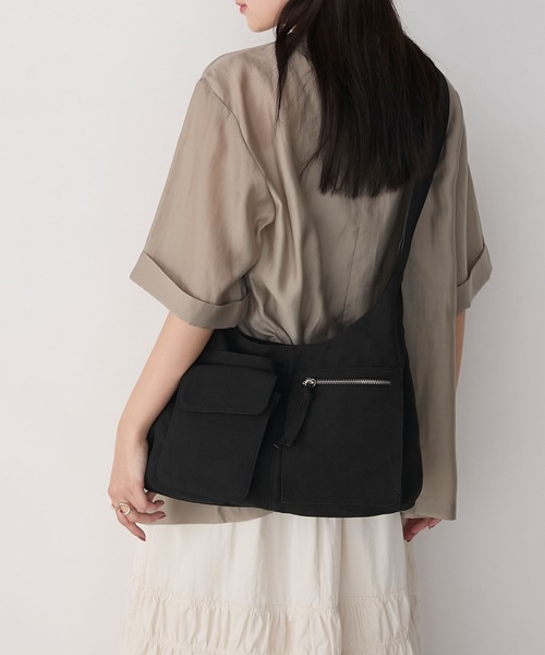 forksy.(フォルクシー)の「【forksy.】ビッグアウトポケットワンショルダーバッグ(ショルダーバッグ・レディース・ブラック/ライトベージュ・FREE)」の10枚目の写真