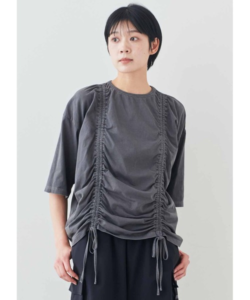 MEDE19F(メデジュウキュウ)の「MEDE19F ピグメント加工のギャザー遣いトップス(Tシャツ/カットソー・レディース・グレー/ベージュ・L/M/LL)」の1枚目の写真
