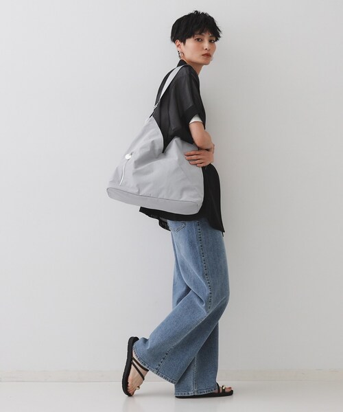 OPAQUE.CLIP（オペークドットクリップ）の「【A4サイズ対応／長さ調整可能】ダブルトライアングルデザインショルダーバッグ（ショルダーバッグ・レディース・ブラウン系その他/ブラック/グレー・00）」の5枚目の写真