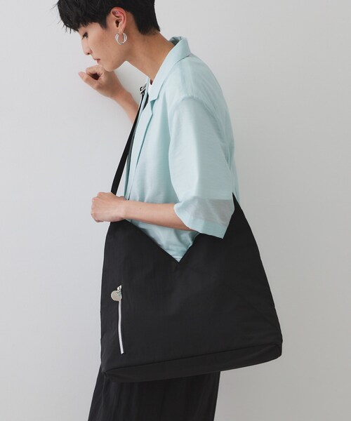 OPAQUE.CLIP（オペークドットクリップ）の「【A4サイズ対応／長さ調整可能】ダブルトライアングルデザインショルダーバッグ（ショルダーバッグ・レディース・ブラウン系その他/ブラック/グレー・00）」の6枚目の写真