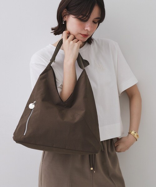 OPAQUE.CLIP（オペークドットクリップ）の「【A4サイズ対応／長さ調整可能】ダブルトライアングルデザインショルダーバッグ（ショルダーバッグ・レディース・ブラウン系その他/ブラック/グレー・00）」の8枚目の写真