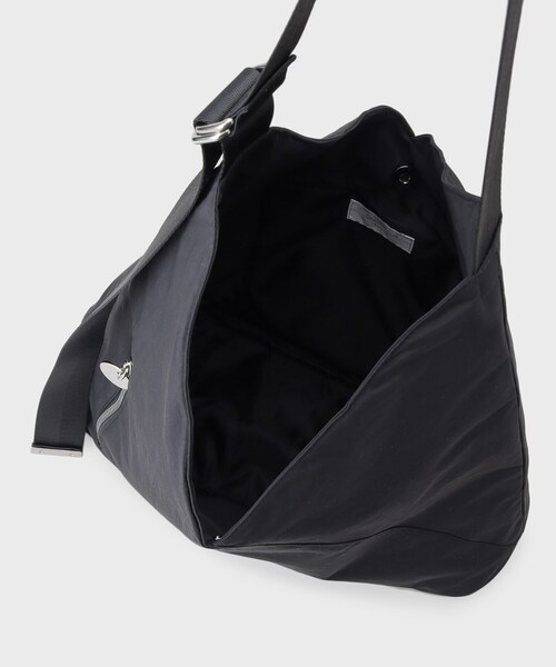 OPAQUE.CLIP（オペークドットクリップ）の「【A4サイズ対応／長さ調整可能】ダブルトライアングルデザインショルダーバッグ（ショルダーバッグ・レディース・ブラウン系その他/ブラック/グレー・00）」の17枚目の写真