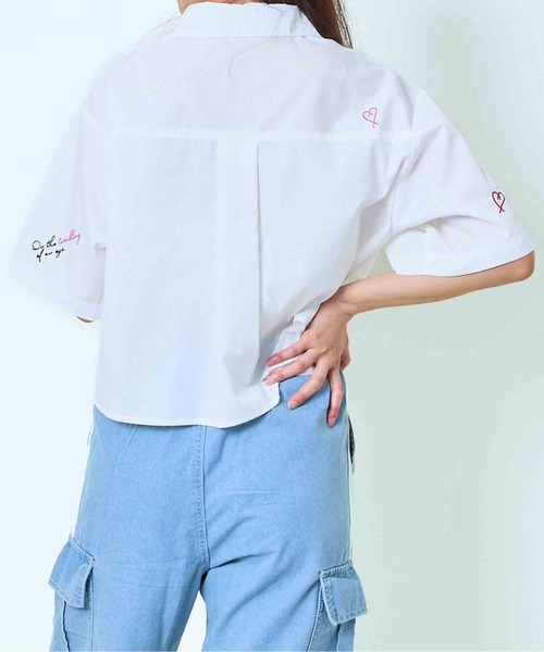 GORGE(ゴージ)の「《クロップ丈×刺繍アクセント》レディース 半袖シャツ ストライプ 無地 春夏秋(シャツ/ブラウス・レディース・ストライプ/オフホワイト/サックスブルー・F)」の6枚目の写真