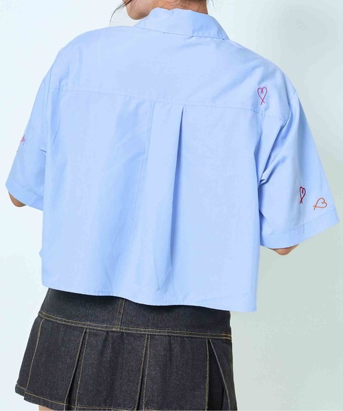 GORGE(ゴージ)の「《クロップ丈×刺繍アクセント》レディース 半袖シャツ ストライプ 無地 春夏秋(シャツ/ブラウス・レディース・ストライプ/オフホワイト/サックスブルー・F)」の9枚目の写真