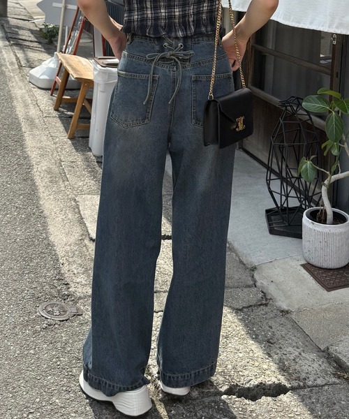 junoah(ジュノア)の「バックレースアップデニムワイドパンツ(デニムパンツ・レディース・ライトブルー/ブラック/ネイビー・LARGE/MEDIUM/SMALL)」の1枚目の写真
