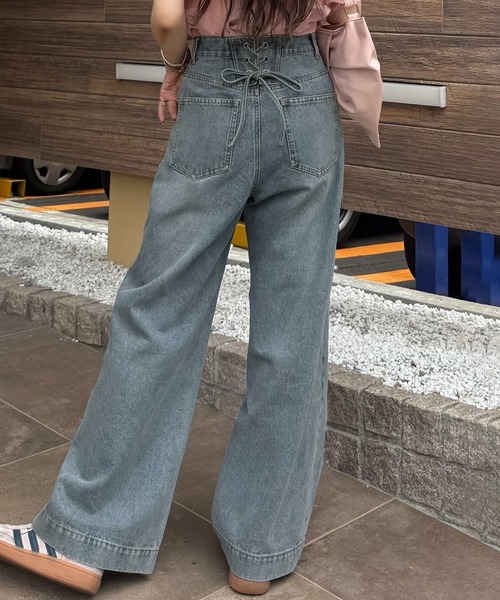 junoah(ジュノア)の「バックレースアップデニムワイドパンツ(デニムパンツ・レディース・ライトブルー/ブラック/ネイビー・LARGE/MEDIUM/SMALL)」の3枚目の写真