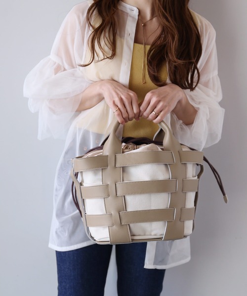 sankyo shokai（サンキョウショウカイ）の「牛床革 2way かごバッグ（かごバッグ・レディース・グレイッシュベージュ/ブラック・FREE）」の5枚目の写真