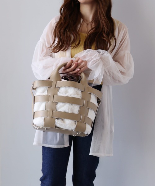 sankyo shokai（サンキョウショウカイ）の「牛床革 2way かごバッグ（かごバッグ・レディース・グレイッシュベージュ/ブラック・FREE）」の7枚目の写真