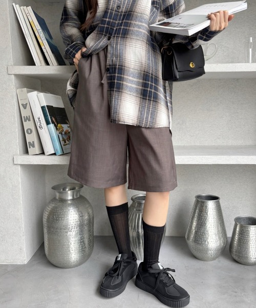 TREOVER(トレオーバー)の「カジュアルになり過ぎない◎ 大人のリラックスイージーハーフパンツ(その他パンツ・レディース・グレイッシュベージュ/ブラック/グレー/チャコールグレー/ダークブラウン・FREE)」の11枚目の写真