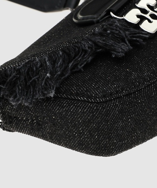 GANNI（ガニー）の「Apo-G Wallet Denim Raw Edge（ショルダーバッグ・レディース・ブラック・ONE SIZE）」の6枚目の写真