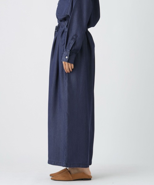 Elura(エルーラ)の「ライトギャザーデニム / 580448(デニムパンツ・レディース・ネイビー/ブルー・MEDIUM/LARGE)」の9枚目の写真