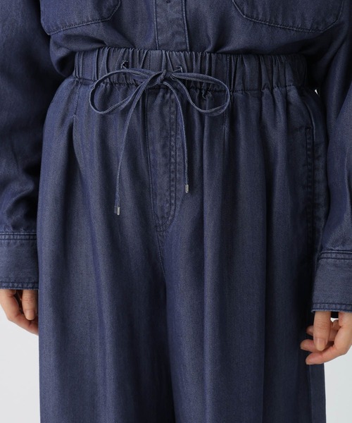 Elura(エルーラ)の「ライトギャザーデニム / 580448(デニムパンツ・レディース・ネイビー/ブルー・MEDIUM/LARGE)」の11枚目の写真