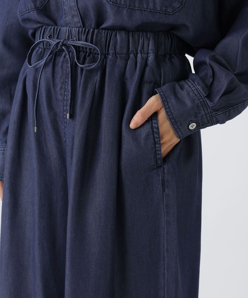 Elura(エルーラ)の「ライトギャザーデニム / 580448(デニムパンツ・レディース・ネイビー/ブルー・MEDIUM/LARGE)」の12枚目の写真