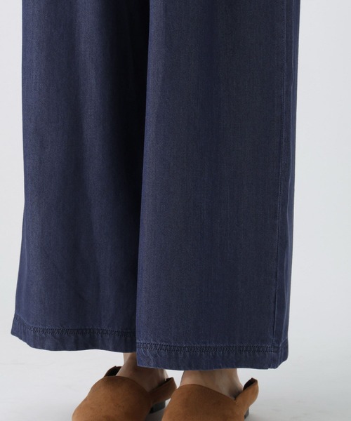 Elura(エルーラ)の「ライトギャザーデニム / 580448(デニムパンツ・レディース・ネイビー/ブルー・MEDIUM/LARGE)」の13枚目の写真