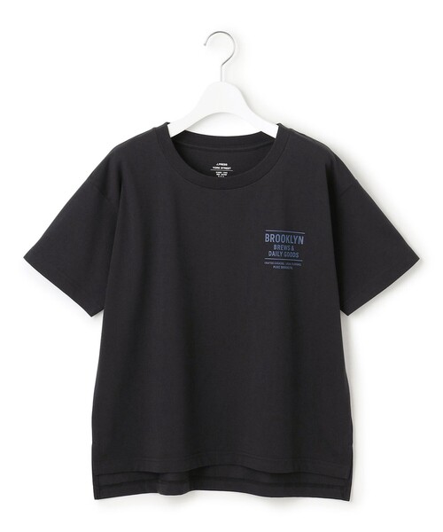J.PRESS YORK STREET(ジェイプレスヨークストリート)の「【WOMEN】カフェロゴプリント Tシャツ(Tシャツ/カットソー・レディース・ダークブラウン系/ブラック系/ホワイト系/ライトグレー系・F)」の2枚目の写真