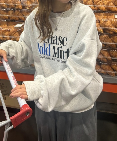 GeeRA（ジーラ）の「アソートデザインオーバーサイズ裏起毛スウェット　ロゴ/プリント/刺繍（スウェット・レディース・ライトグレー系/グレー系その他/ライトグレー系2/グレー系その他2/グレー系その他3/ライトグレー系3・MEDIUM/LARGE）」の8枚目の写真