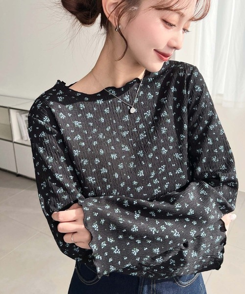 moment+(モーメントプラス)の「ドット&花柄フレアスリーブシャーリング長袖カットソープルオーバー(Tシャツ/カットソー・レディース・ブラック/アイボリー/ホワイト系その他/イエロー系その他/オフホワイト/ブラック系その他/ナチュラル・M)」の4枚目の写真