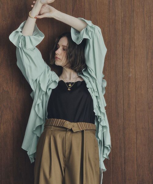 YECCA VECCA（イェッカヴェッカ）の「ラッフルリボンロングブラウス（シャツ/ブラウス・レディース・ライトグリーン/ダークカーキ/キャメル・FREE）」の4枚目の写真