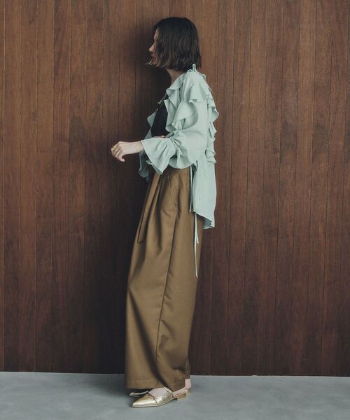 YECCA VECCA（イェッカヴェッカ）の「ラッフルリボンロングブラウス（シャツ/ブラウス・レディース・ライトグリーン/ダークカーキ/キャメル・FREE）」の11枚目の写真