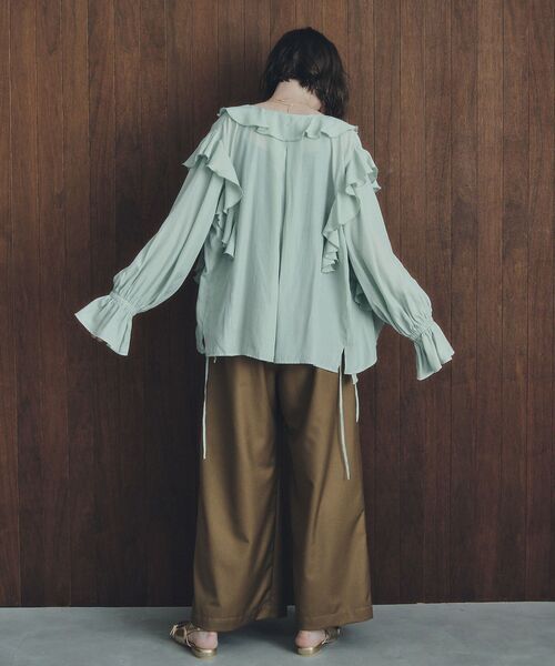 YECCA VECCA（イェッカヴェッカ）の「ラッフルリボンロングブラウス（シャツ/ブラウス・レディース・ライトグリーン/ダークカーキ/キャメル・FREE）」の12枚目の写真