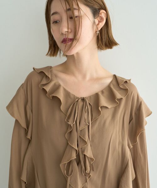 YECCA VECCA（イェッカヴェッカ）の「ラッフルリボンロングブラウス（シャツ/ブラウス・レディース・ライトグリーン/ダークカーキ/キャメル・FREE）」の17枚目の写真