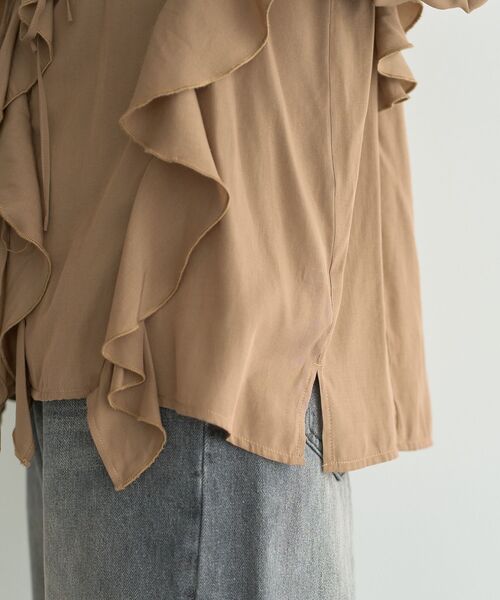 YECCA VECCA（イェッカヴェッカ）の「ラッフルリボンロングブラウス（シャツ/ブラウス・レディース・ライトグリーン/ダークカーキ/キャメル・FREE）」の19枚目の写真