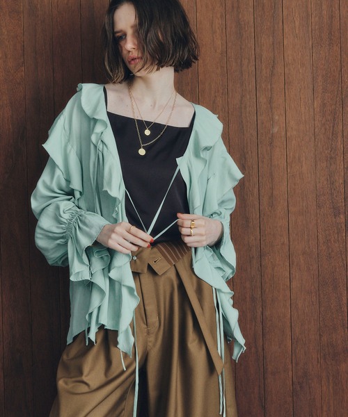 YECCA VECCA（イェッカヴェッカ）の「ラッフルリボンロングブラウス（シャツ/ブラウス・レディース・ライトグリーン/ダークカーキ/キャメル・FREE）」の2枚目の写真