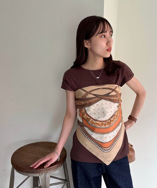 DISCOAT（ディスコート）の「【WEB限定】パネルプリント大判スカーフ（バンダナ/スカーフ・レディース・ネイビー/ベージュ/レッド・FREE）」の5枚目の写真