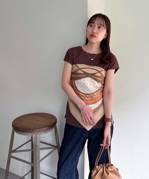 DISCOAT（ディスコート）の「【WEB限定】パネルプリント大判スカーフ（バンダナ/スカーフ・レディース・ネイビー/ベージュ/レッド・FREE）」の6枚目の写真