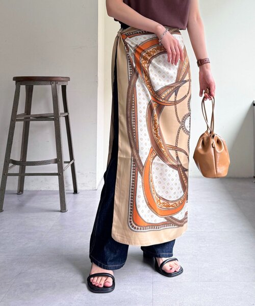 DISCOAT（ディスコート）の「【WEB限定】パネルプリント大判スカーフ（バンダナ/スカーフ・レディース・ネイビー/ベージュ/レッド・FREE）」の9枚目の写真